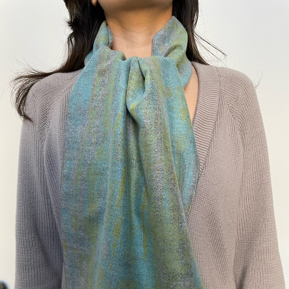 Brushed viscose scarf - Picture 7 of 8